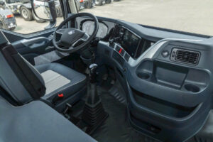 Cabin xe đầu kéo Chenglong H7 LUXK 445HP cầu dầu