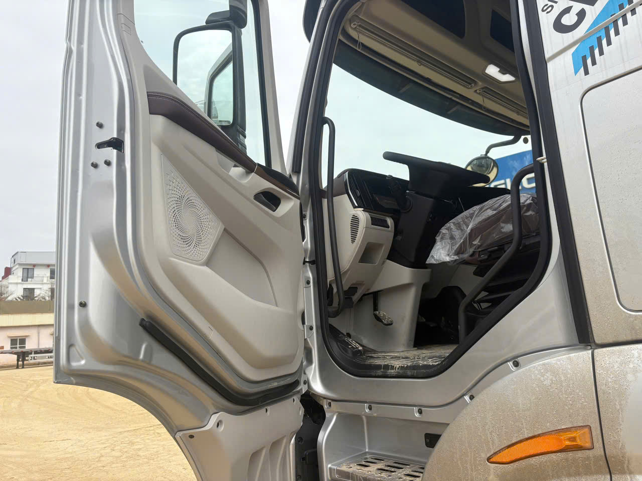 z7601155150569_cd3721056d88c36de9db3cd629825fe3